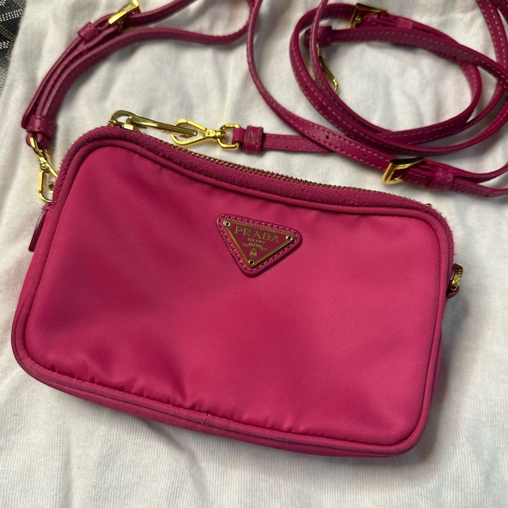 Prada Fuchsia Crossbody Bag with Nylon Material and Signature Logo - Picture 5 of 12